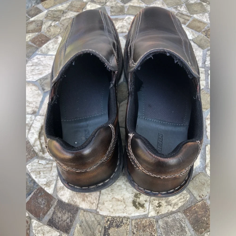 ☔️Skechers brown distressed slip on shoes